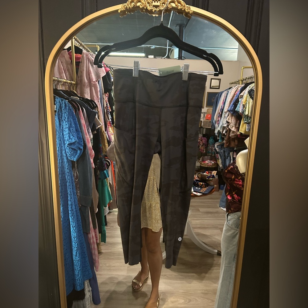 Lululemon Camo Cropped Leggings